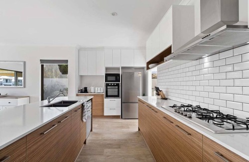 Dudley Park House | Mariners Cove Luxury Canal Home