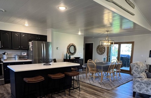Perham Cottage | Marion Lake Lodge: With Wakesurf & Pontoon boats!
