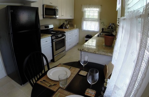 East Beach Apartment | Mariposa- One Bedroom Flat; sweet getaway by the Beach! newly renovated beauty