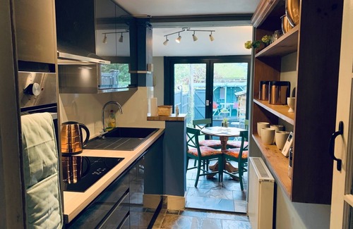 Stroud Cottage | Market Lodge - Boutique Cottage
