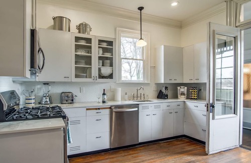 Chestnut Hill House | Market Street House - Gorgeous Victorian