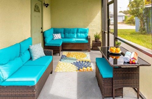 The Lakes House | Marlin's Palm Oasis - Beach House, Amazing Pool, BBQ Area