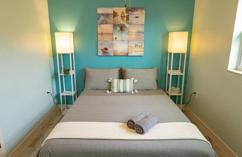 The Lakes House | Marlin's Palm Oasis - Beach House, Amazing Pool, BBQ Area