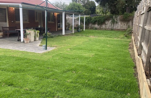 Kilsyth House | Maroondah Pet Friendly 3 Bedroom House - peaceful large garden free parking