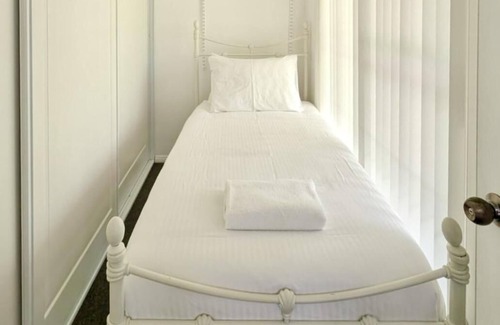 Marrangaroo Other | Marrangaroo Meadows - Rural Manor, 5 Bedroom, 3 Bathroom, Indoor Swimming Pool
