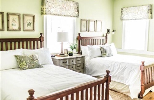Hume Bed & Breakfast | Marriott Ranch Bed and Breakfast
