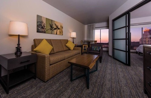 Civic Core Apartment | Marriott Vac Club, 1 BR SUITE, Kitchenette, Sleeps 4, 25min walk to Conv. Ctr.