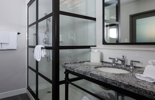 Civic Core Apartment | Marriott Vac Club, 1 BR SUITE, Kitchenette, Sleeps 4, 25min walk to Conv. Ctr.