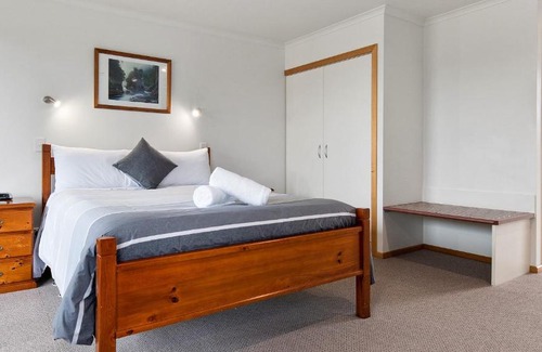 Strahan Apartment | Marsden Court Apartments
