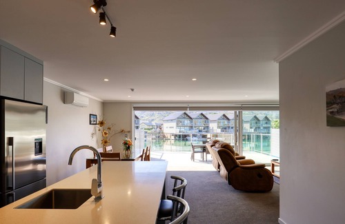 Lowburn Apartment | Marsden Lake Resort Central Otago