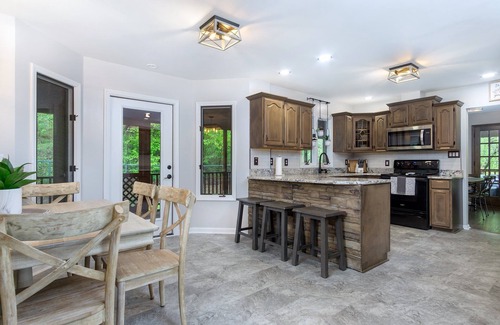 Marshall House | Marshall Skyline Retreat: Blue Ridge Mountain Home | Hot Tub | Game Room