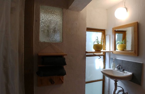 Downtown Queretaro House | Marte Room in Zen House. Habitación Marte en Casa Zen.