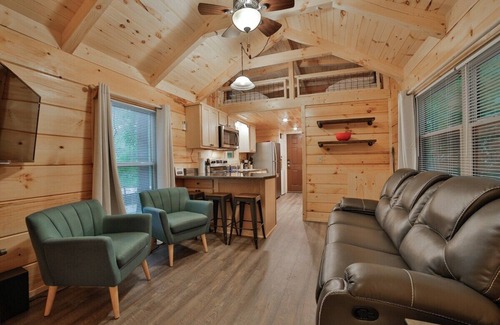 Lookout Valley Neighborhood Association Apartment | Martha Cabin | Tiny Cabin by Downtown Chattanooga