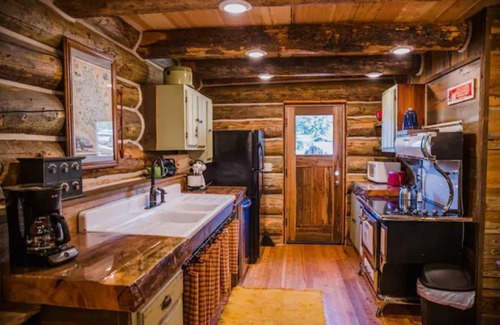 Martin City Cabin | Martin City Log Cabin, just a hop away from Glacier National Park