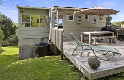 Mahurangi East Cottage | Martin's Bay Magic - Martins Bay Holiday Home