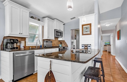 Marathon House | Martin's Bayside Bungalow: Waterfront Paradise Found! Spacious Marathon Home!