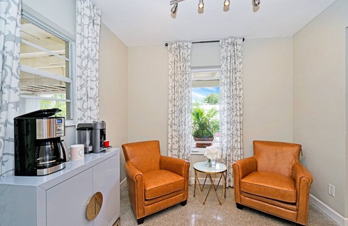 Wilton Manors House | Martini Manor is the ultimate Tropical Oasis with a private Heated Pool!