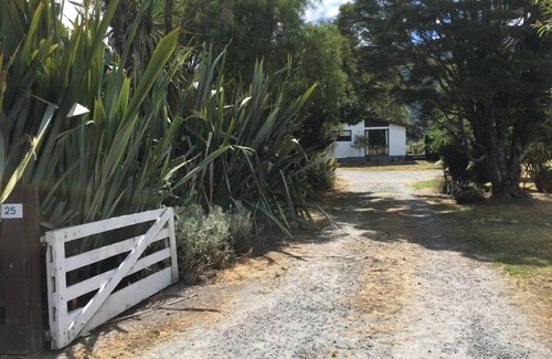Springs Junction House | Maruia Springs Cozy Cottage