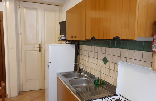 Tropea Apartment | Maruska, centre, 5 min walk to beach, inside palazzo 1700, wi fi.