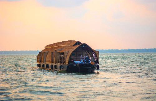 Nedumudy Boat Rental | Marvel Cruise