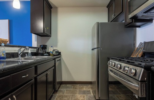 Miracle Mile Apartment | Marvelous 2BR/2BA Apartment