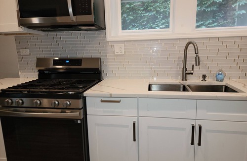South Shore Apartment | Marvelous 3-bedroom apartment with WiFi, AC 18 minutes from downtown Chicago