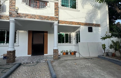 Las Pinas House | Marvelous 4-bedroom house with AC in Las Piñas
