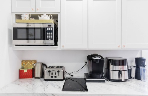 Bronx House | Marvelous 4-bedroom house in Woodlawn Heights, family friendly.