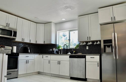 Carlton Hills House | Marvelous 4-bedroom house for large group or family 7 beds