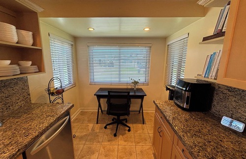 West Torrance House | Marvelous 4-bedroom pool house in Torrance