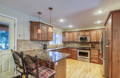 East Kootenay House | Marvelous 5-bedroom house with rustic charm in Panorama