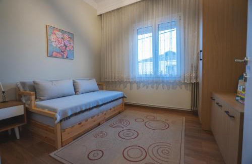 Exaplatanos House | Marvic House