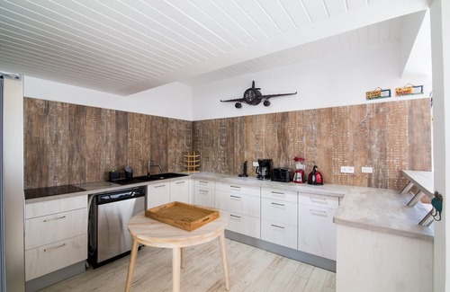 Beacon Hill Cottage | Mary's Beach Cottage: Seashore