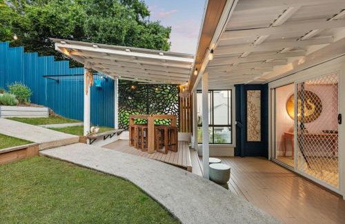 Gympie House | Mary's Manor - Luxurious & Stylish 3 Bedroom House - Pets Allowed!