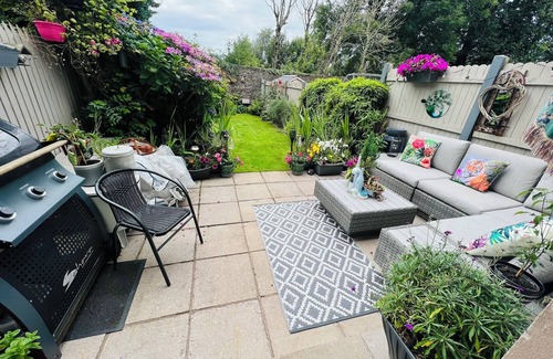 Douglas House | Maryborough Woods Residence - Cosy & quiet in private estate Douglas Village