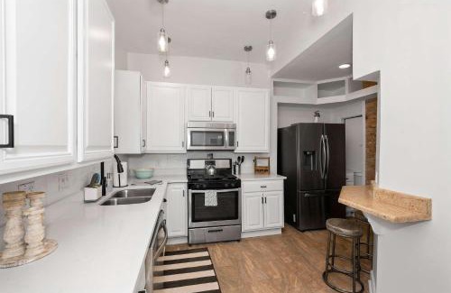 East Price Hill House | Marylands Incline By Blackhouse Chic 2 Bdr