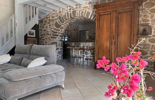 Ruoms Other | Mas de 170m², Avec une Belle Piscine Privée sur un Terrain Clos Arboré de 2000m²