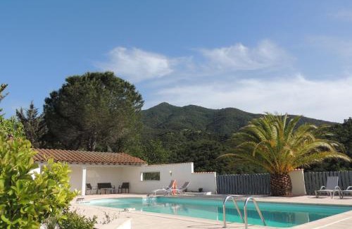 Montesquieu-des-Alberes House | Mas Les Romarins