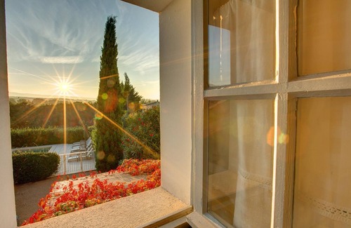Caromb Villa | Mas St Siffrein - Three Bedroom Villa, Sleeps 6