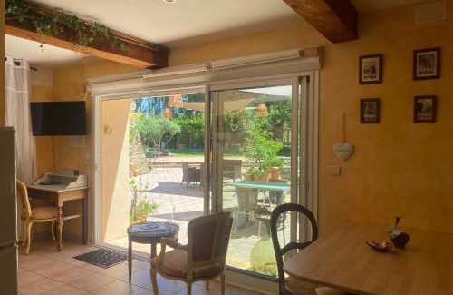 Saint-Michel-de-Llotes Bed & Breakfast | "MAS TRAMONTANE "chambres d'hôtes et studio avec piscine dans parc arboré
