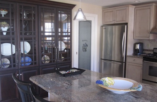 Mashpee House | Mashpee Vacation Home. Walking distance to South Cape Beach. 3-5 Bdrm. 2.5 Baths