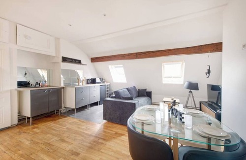 6th Arrondissement Apartment | Masséna's cabin