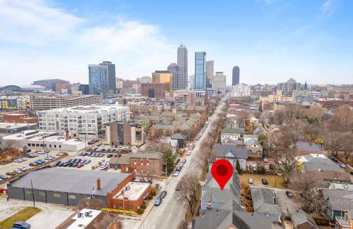 Lockerbie Square Apartment | Mass Ave Gem and steps away from Yoga Studio
