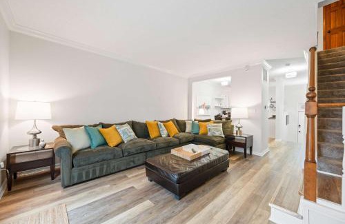 Lockerbie Square Apartment | Mass Ave Gem and steps away from Yoga Studio