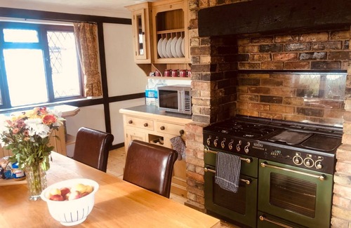 Yaxley House | Massive 4 bed with countryside views in Peterborough