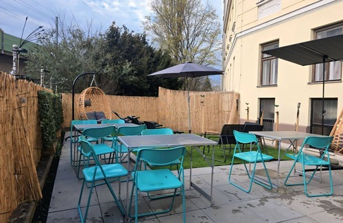 Brigittenau Apartment | Massive 6BR Apt. at Millenium City for big Groups