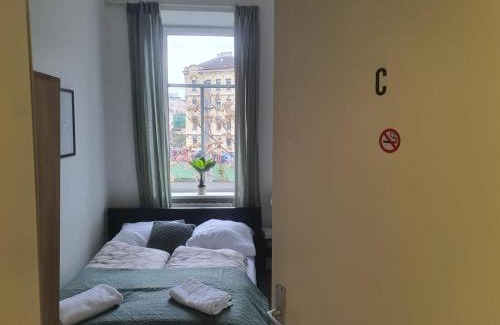 Brigittenau Apartment | Massive 6BR Apt. Near Millenium City for big Groups