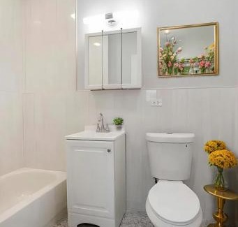 West New York Apartment | Massive 7-Bedroom 4-Bathroom Duplex 20 min to NYC