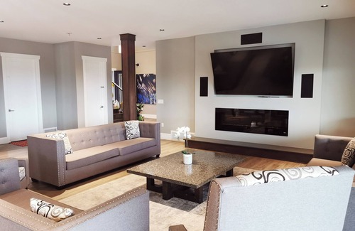 Langley Villa | Massive Langley Villa for groups and weddings! Private banquet space on property