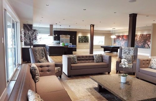Langley Villa | Massive Langley Villa for groups and weddings! Private banquet space on property